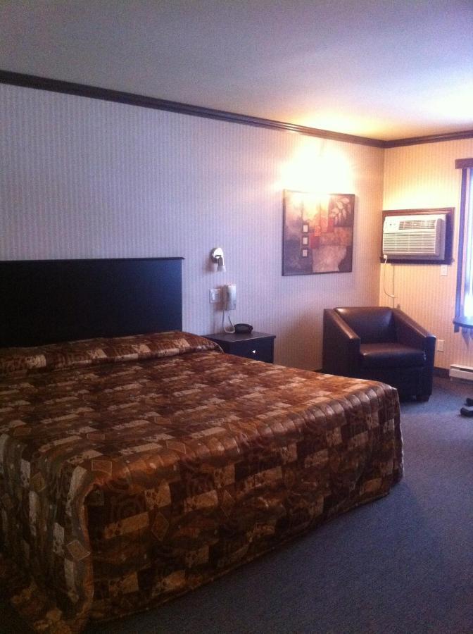 Hotel Ramada By Wyndham Laval Habitación foto